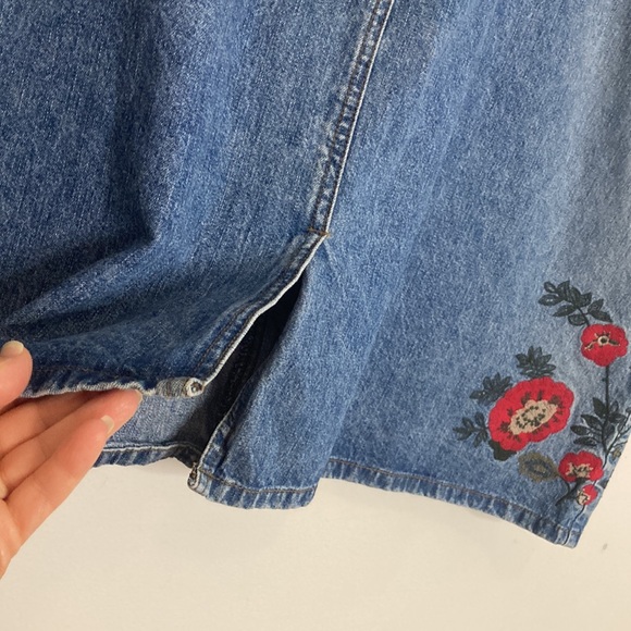 Vintage Jean Skirt Womens 1X Blue Denim Red Embroidered Floral Coastal Cowgirl - Picture 8 of 13
